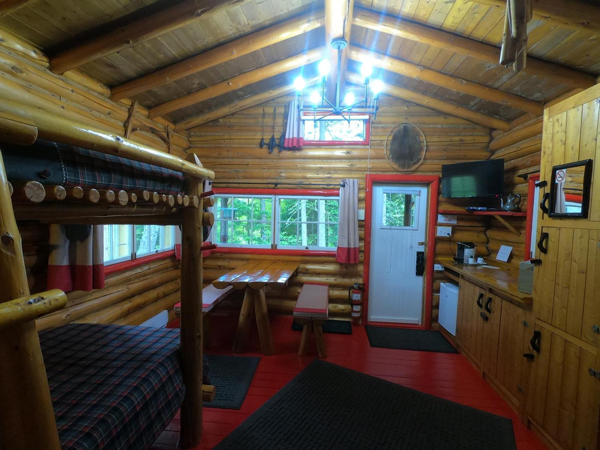 Domaine Le Bostonnais - Le Village En Bois Rond La Tuque Room photo