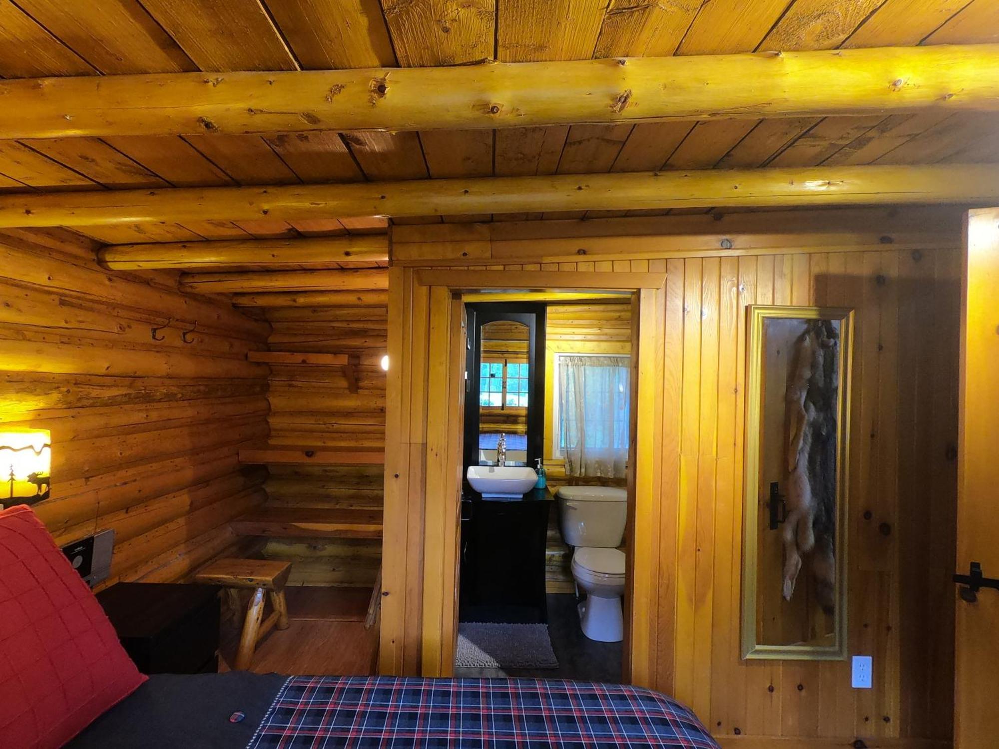 Domaine Le Bostonnais - Le Village En Bois Rond La Tuque Room photo